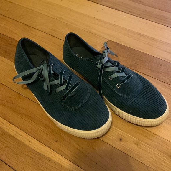 Toms sneakers size 7 - Picture 1 of 4